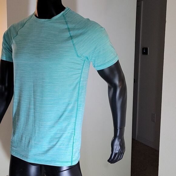 BRAND NEW SEAMLESS PERFORMANCE LAYER 8 QWICK-DRY T-SHIRT - Picture 10 of 15